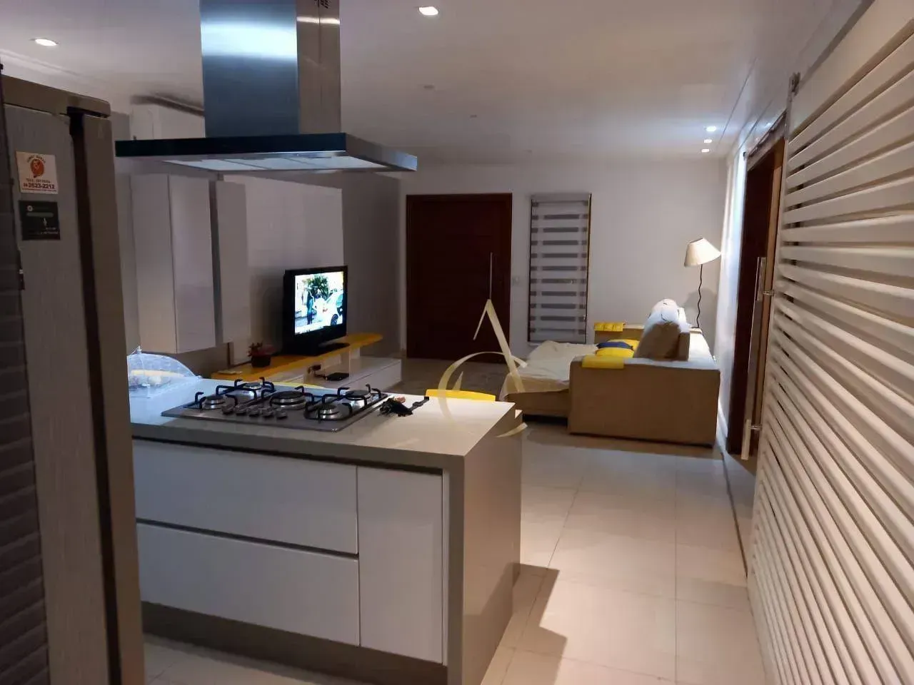 Casa mobiliada com cozinha aberta e fogão a gás — photo 13