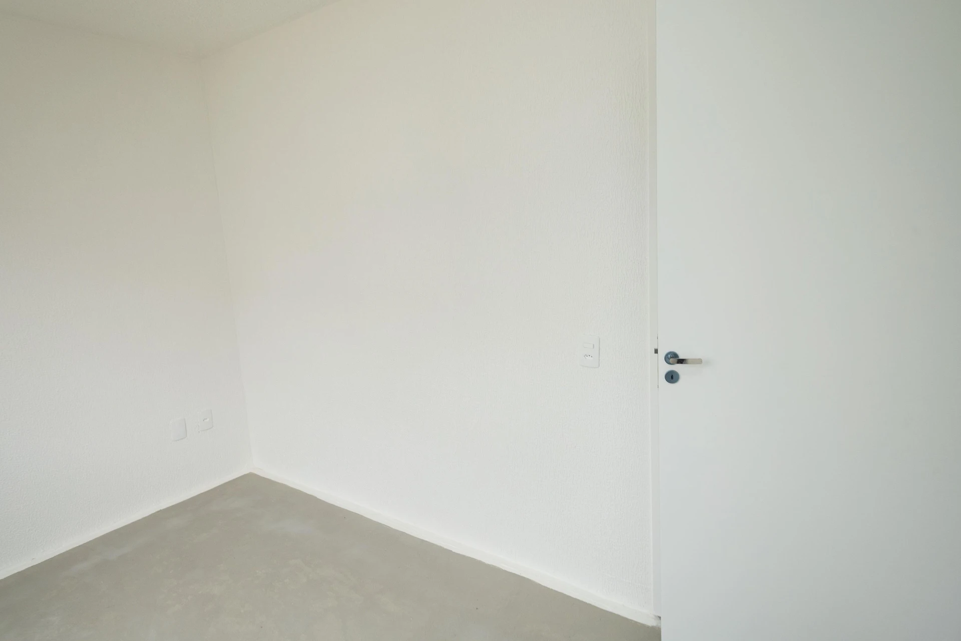 Unfurnished 2-bedroom apartment with a private garden — photo 16