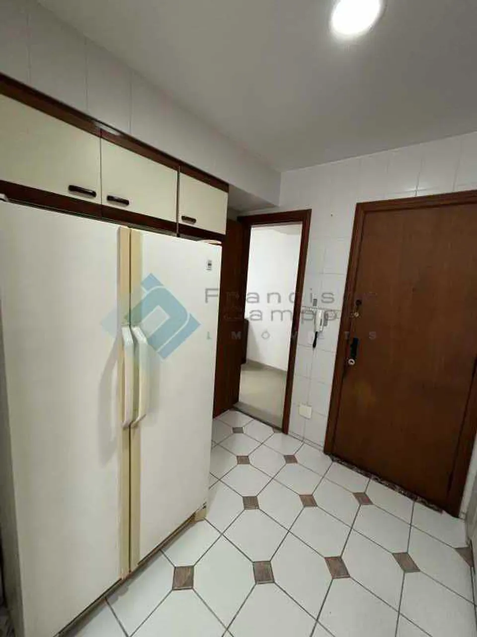 3-bedroom apartment with a glass-enclosed balcony — photo 5