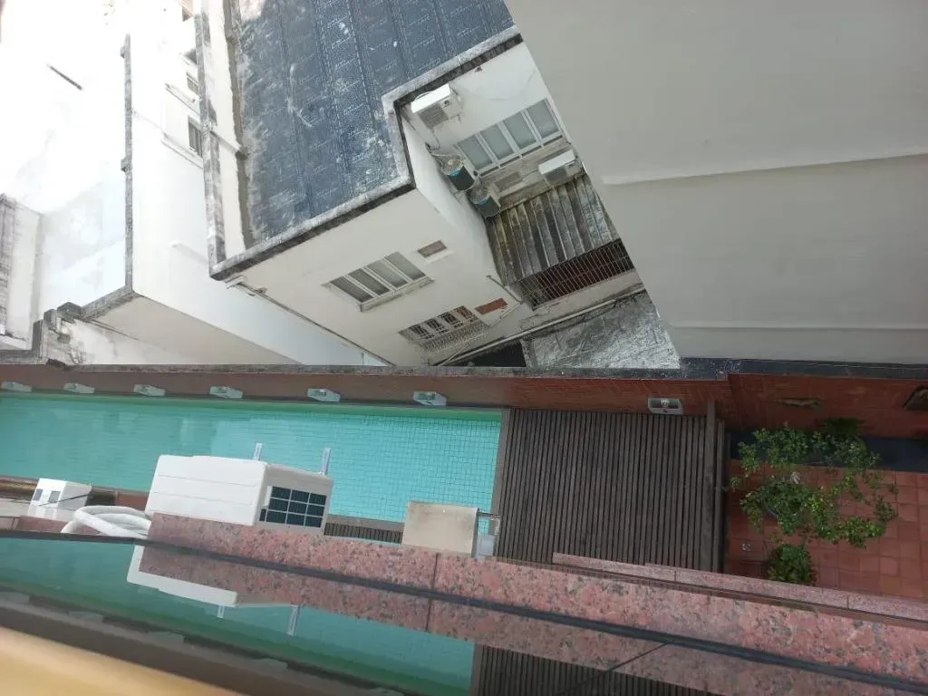 Furnished 1-bedroom apartment with glassed-in balcony — photo 24