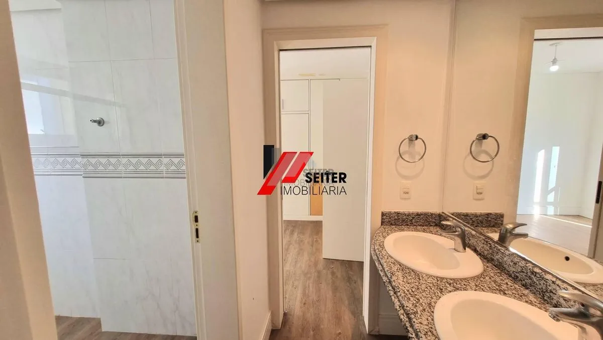 255 m² apartment with a private pool and a bathtub — photo 32