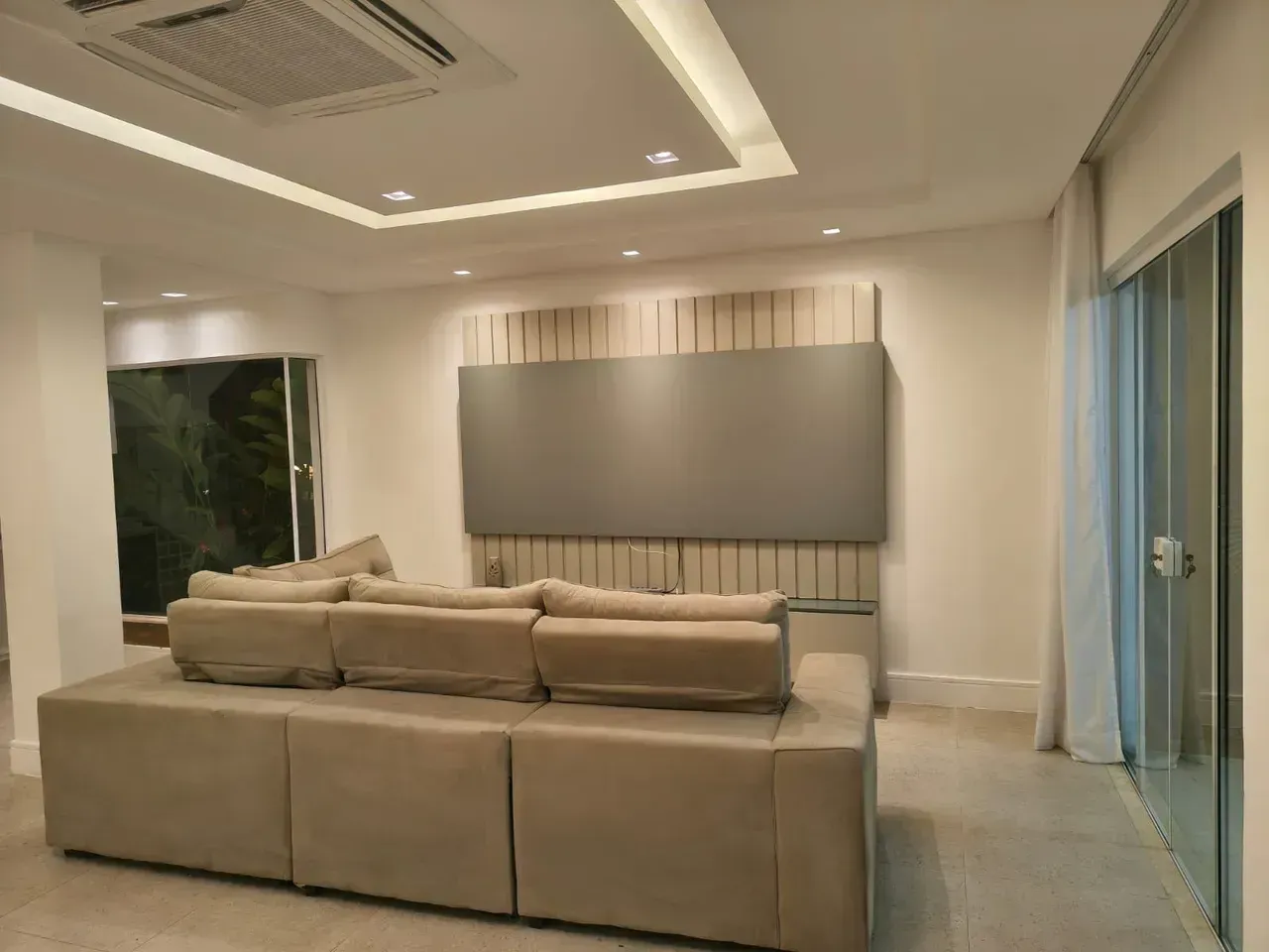 3-floor house with 4 en-suite bedrooms and 5 baths — photo 2