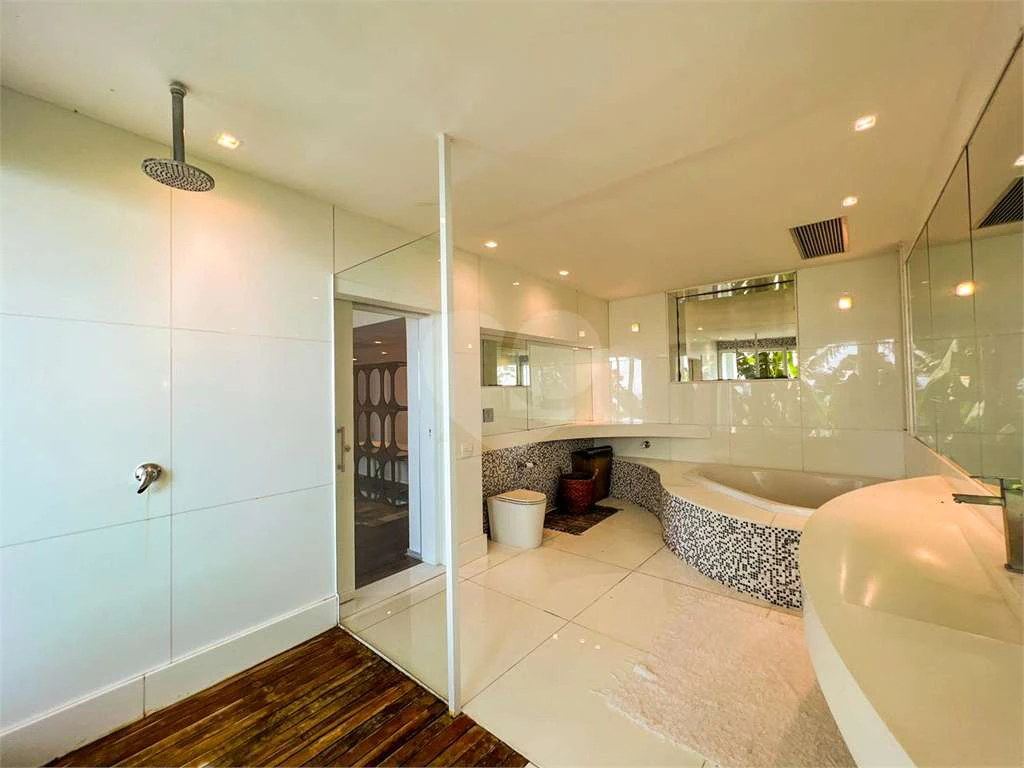 Furnished house with 5 en-suite rooms and 918 m² — photo 20