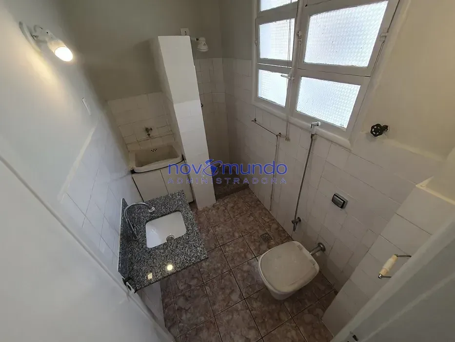 1-bedroom, 1-bath apartment with elevator access — photo 4