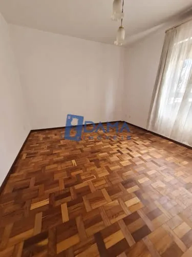 3-bedroom apartment with 1 bathroom and no parking — photo 3