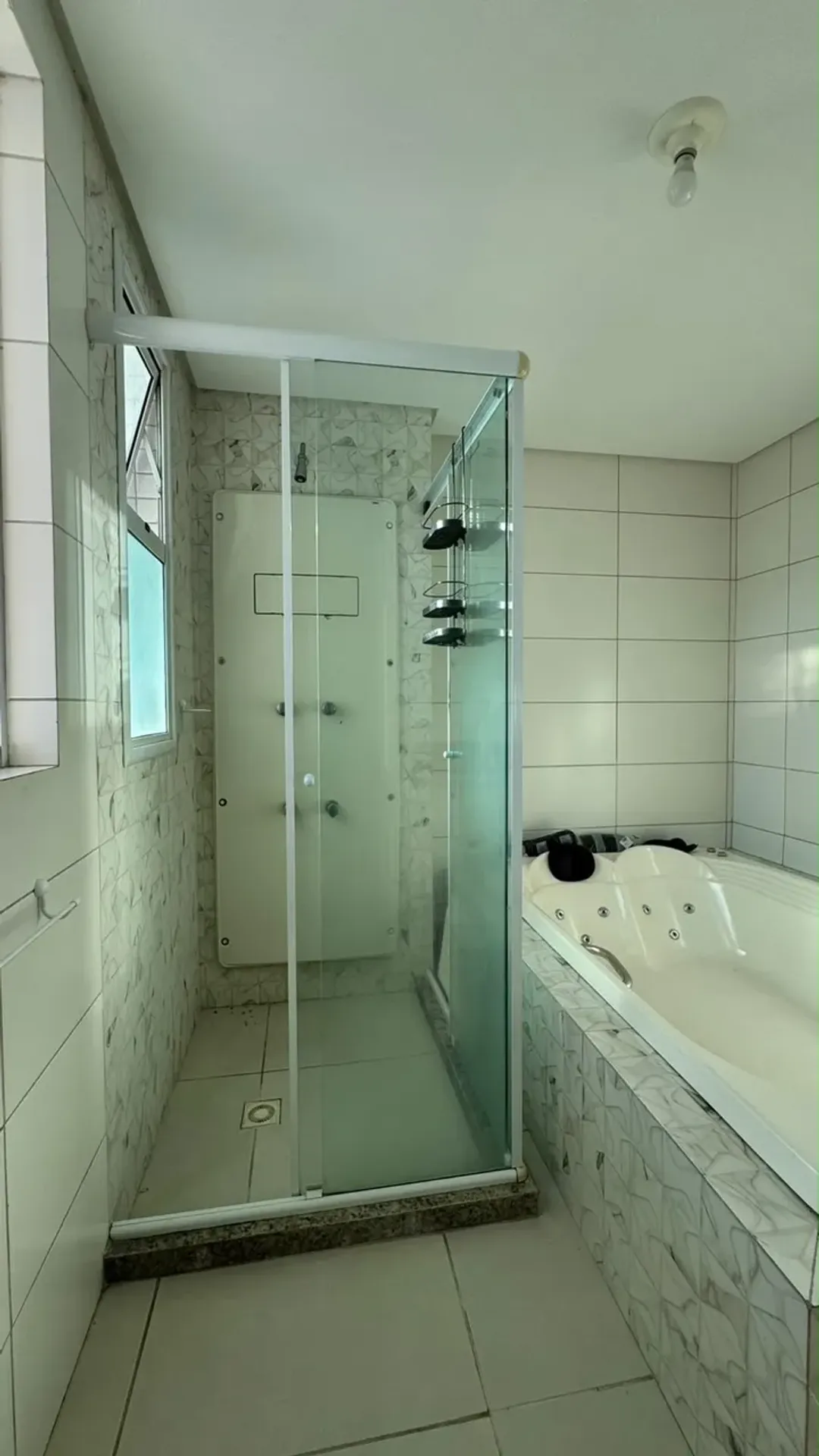 Bathtub in a 3-bedroom apartment, 87 m² — photo 50