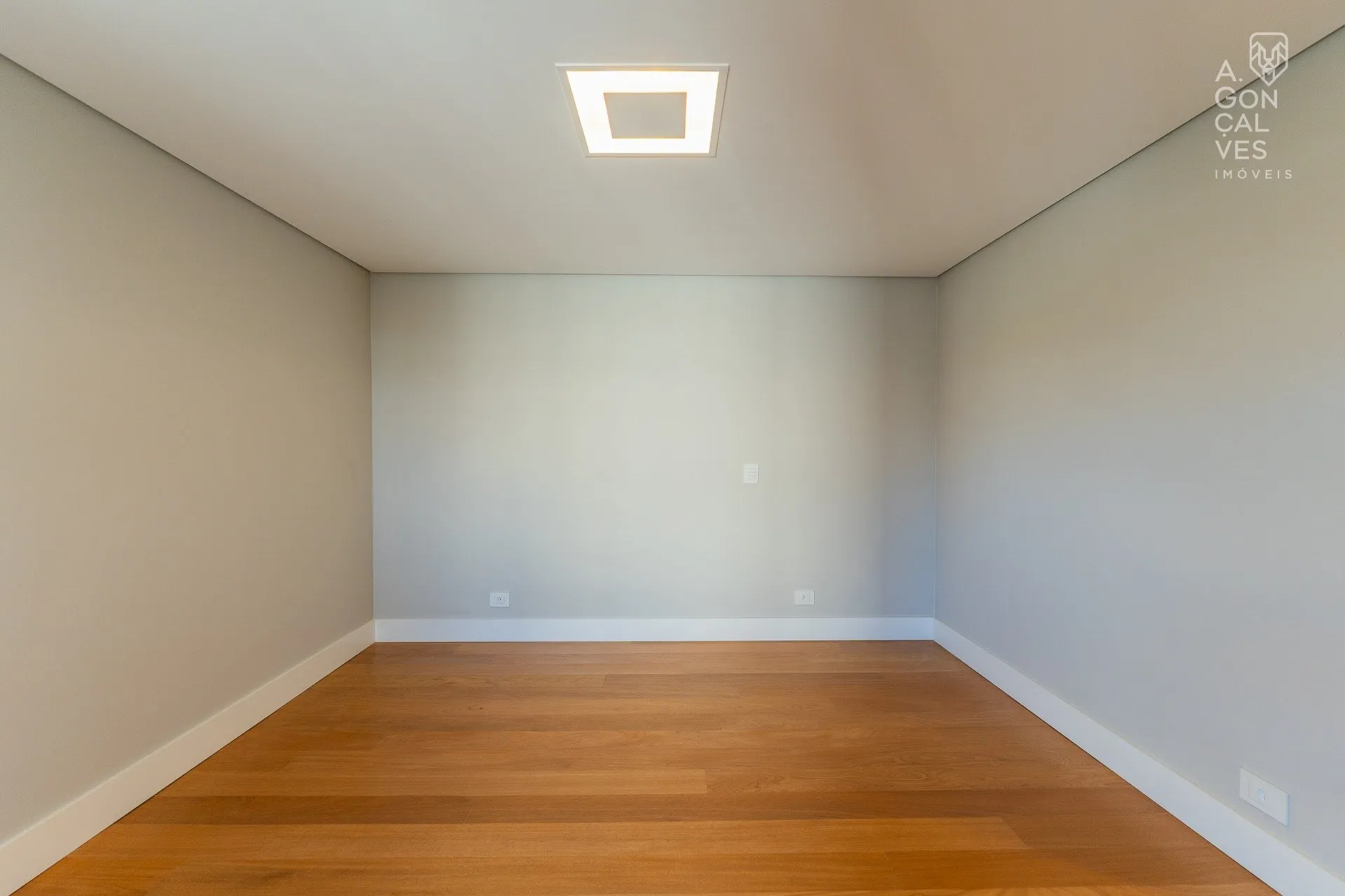 479 m² apartment with 4 bedrooms and 4 parking spaces — photo 36