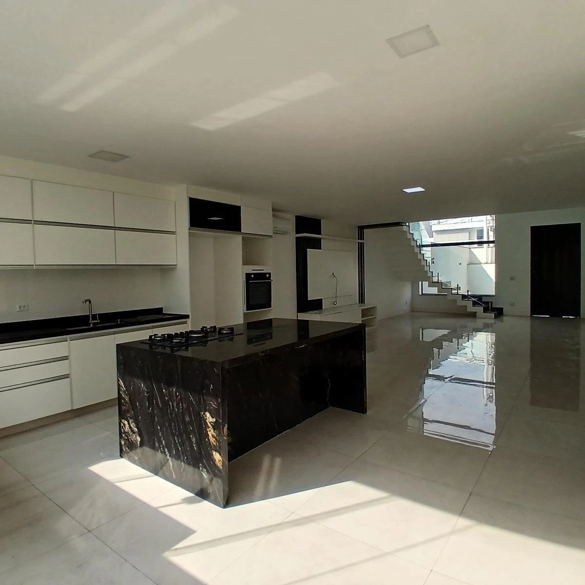 House, 464 m², with floor-to-ceiling windows — photo 10