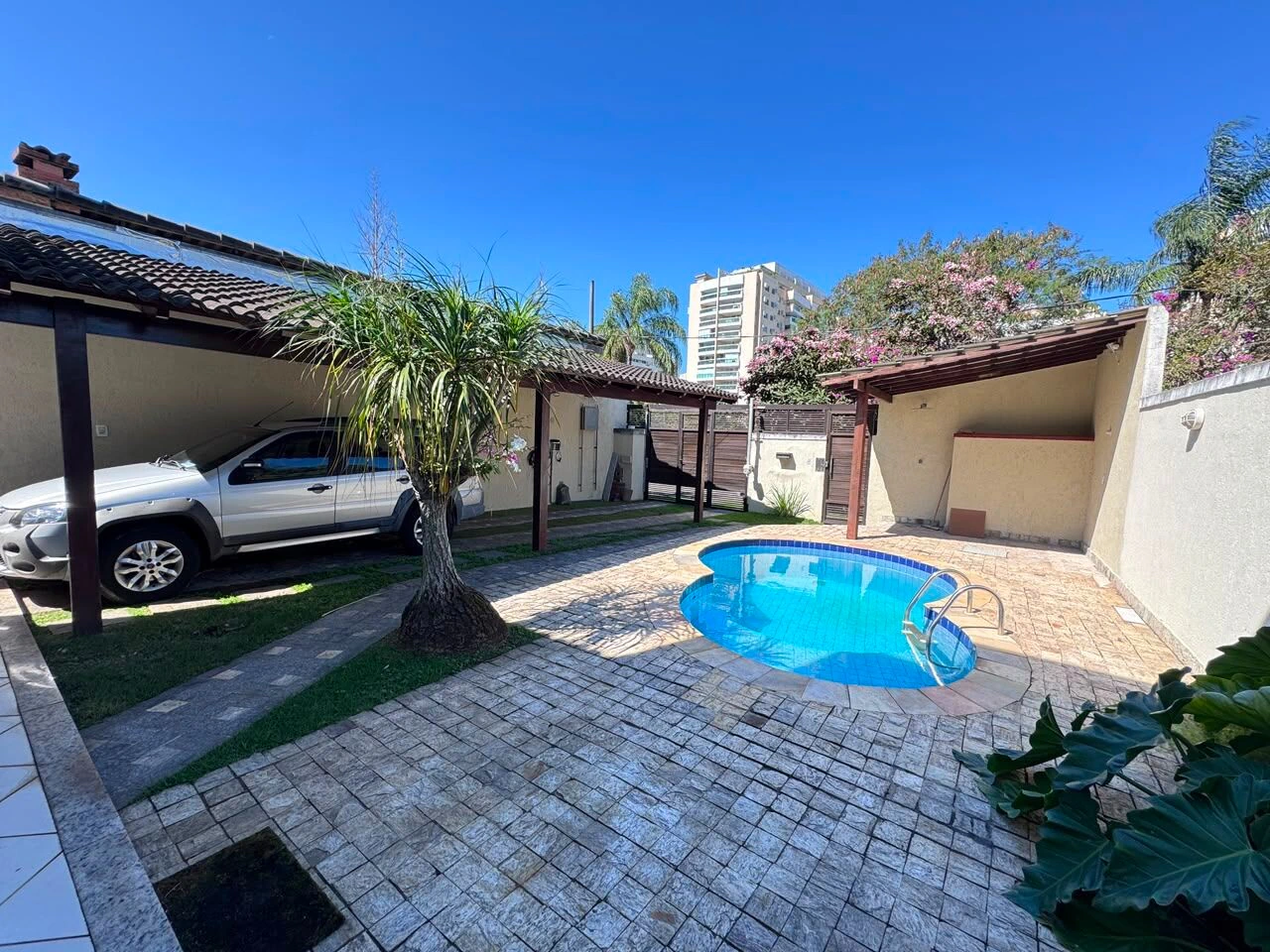 Rental house with 6 bedrooms and 246 m² — photo 14