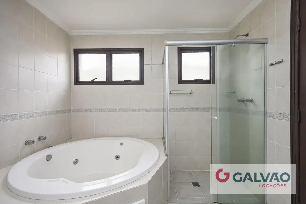 3-bedroom house with a bathtub — photo 41