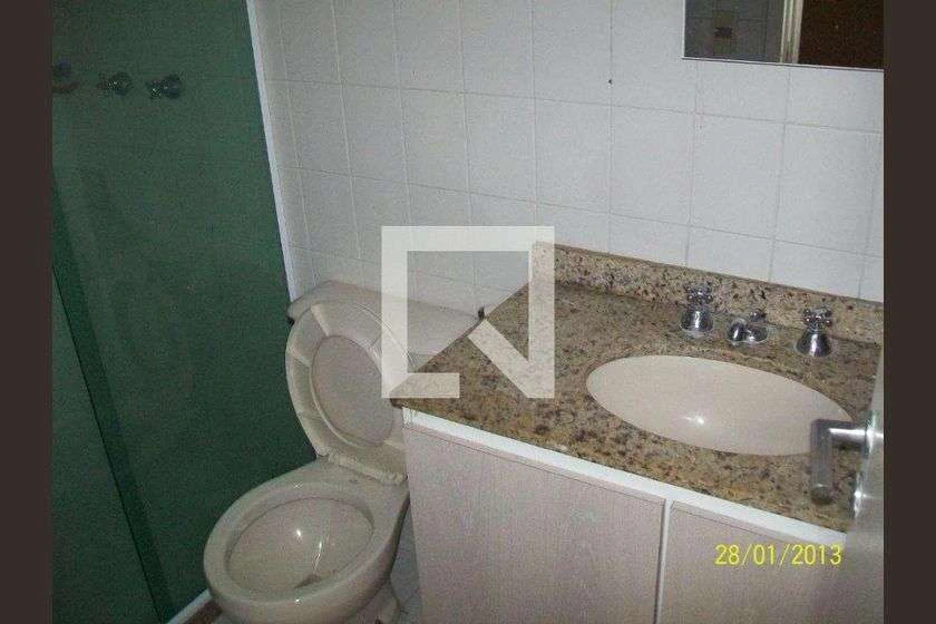 221 m² rental apartment with 4 bedrooms and a balcony — photo 9
