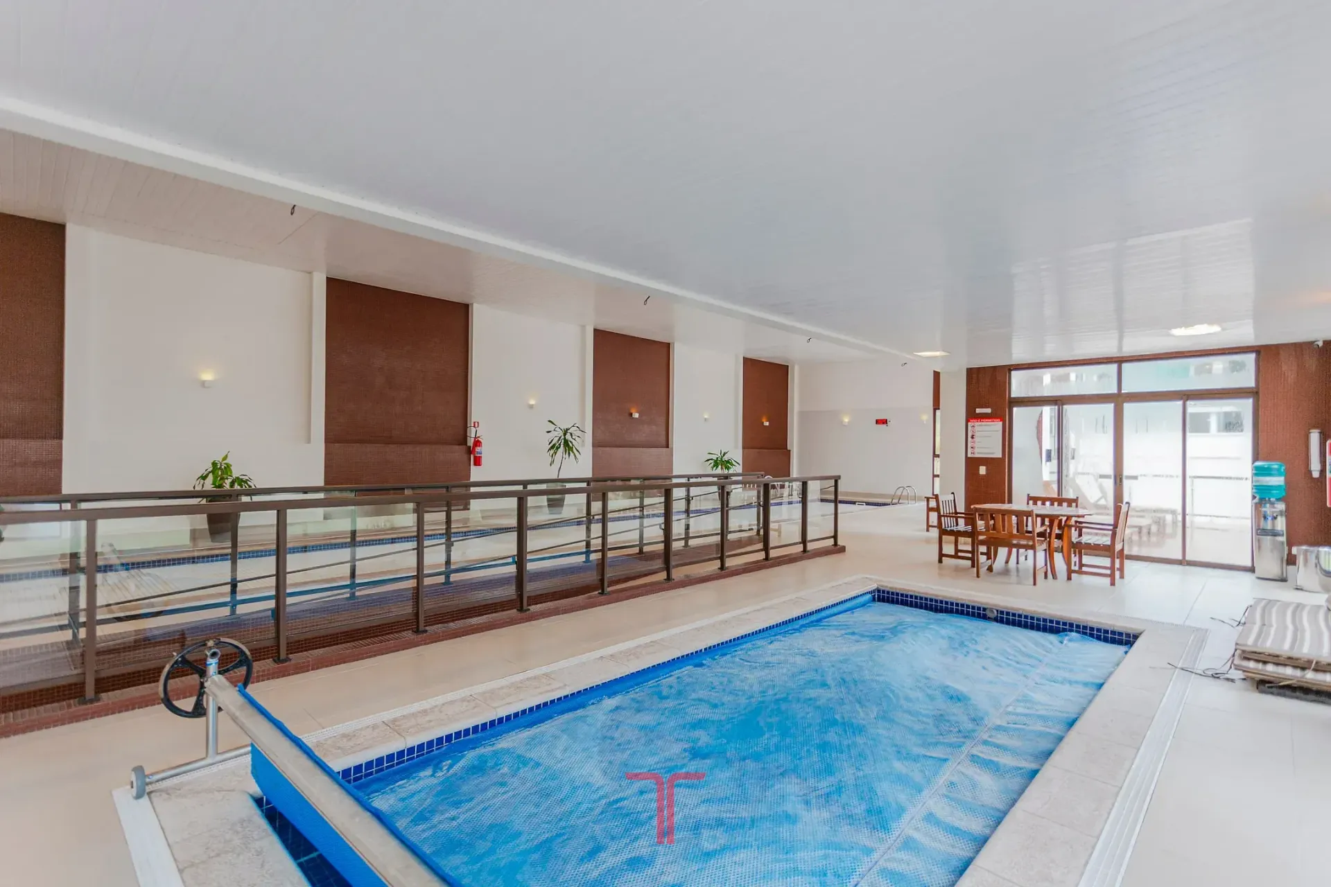 3-bedroom apartment in a building with a pool — photo 2