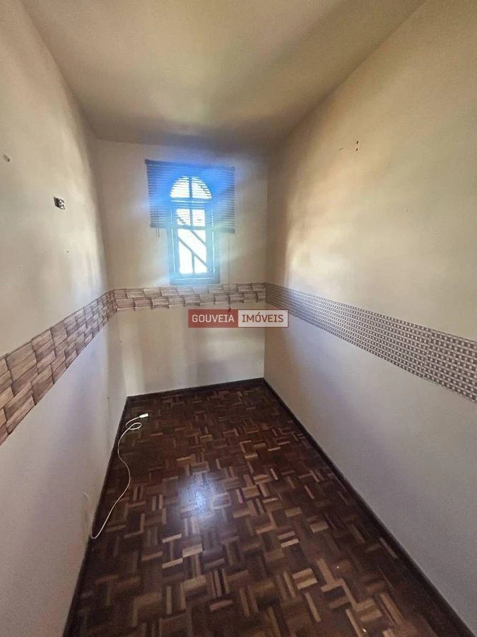 235 m² house with an en-suite and 3 parking spots — photo 7