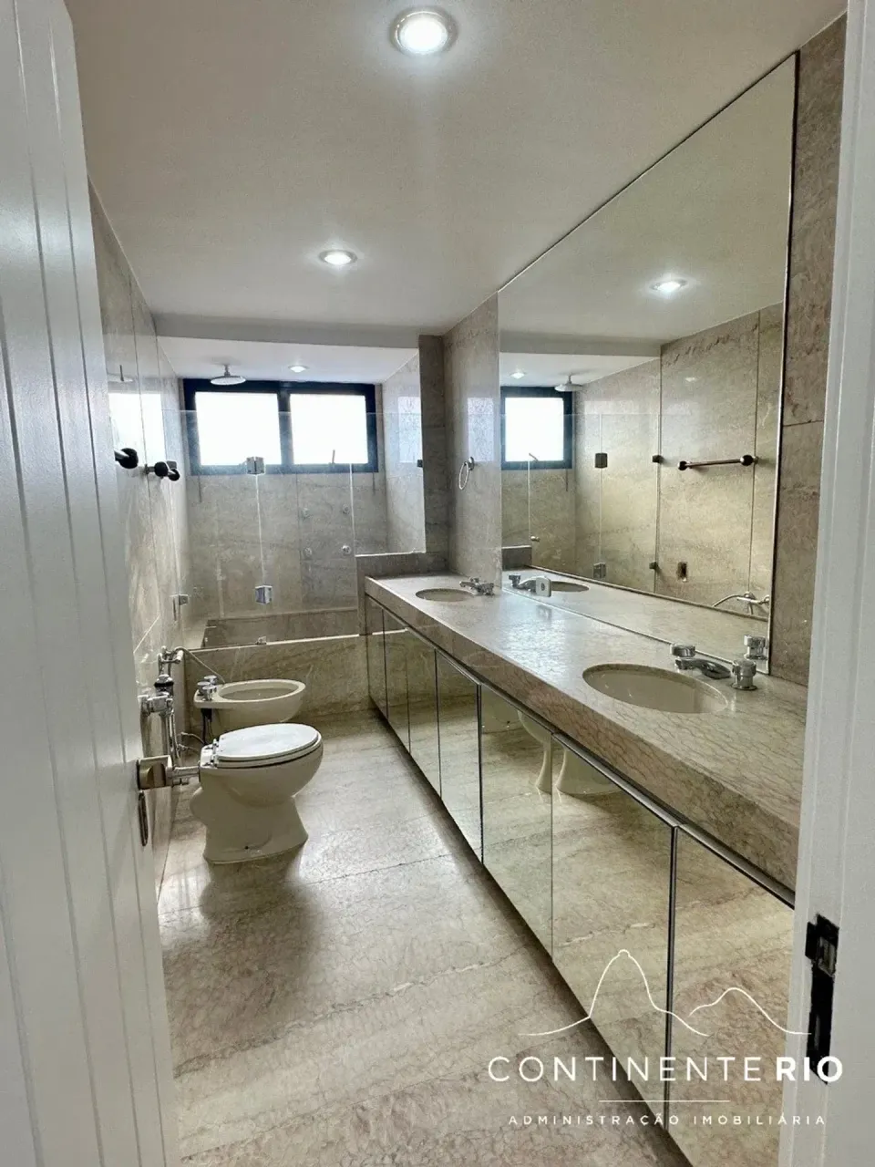 Apartamento con 4 dormitorios y balcón acristalado — photo 5