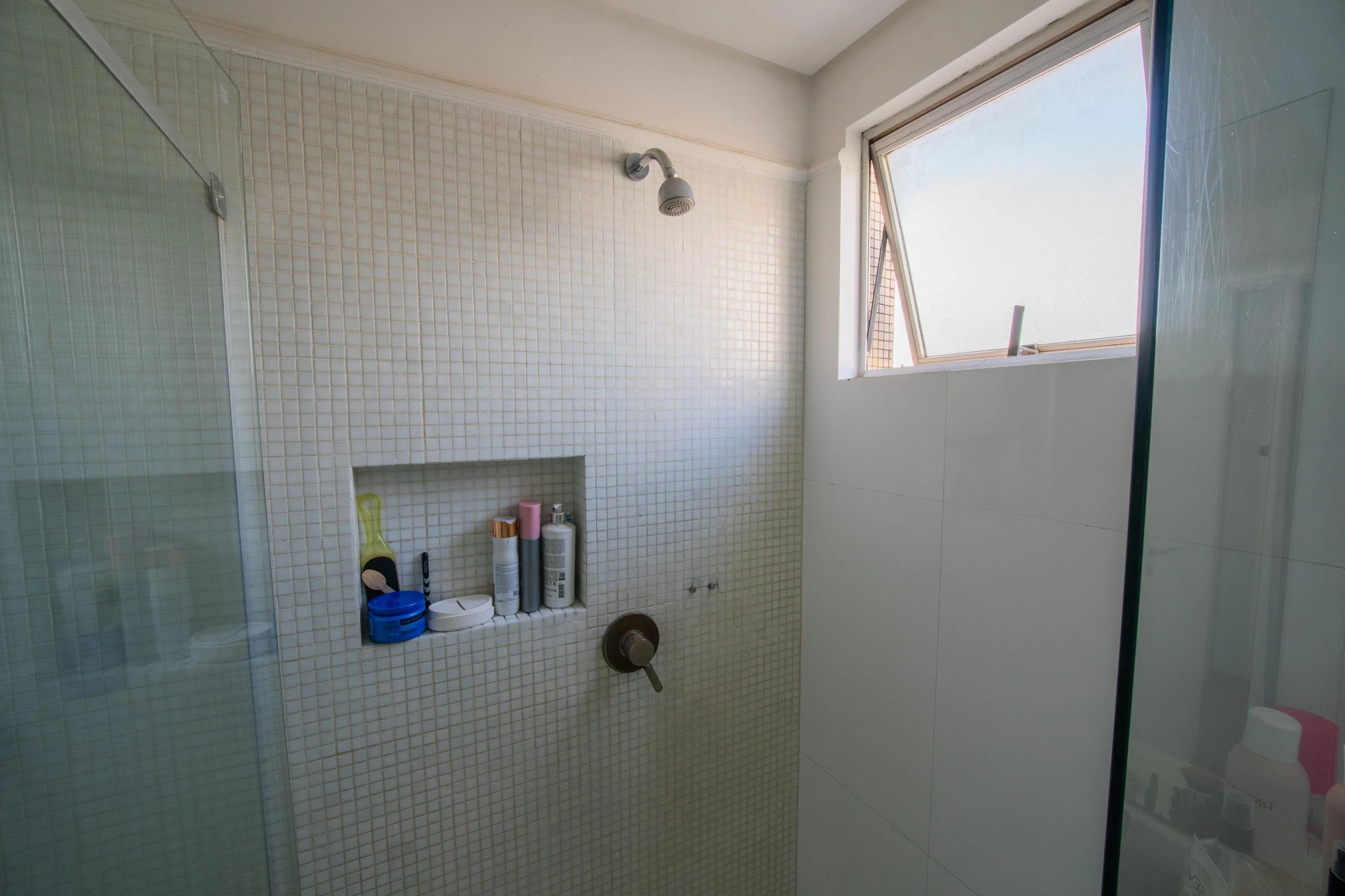 Walk-in closet in a 2-bedroom apartment, 91 m² — photo 22