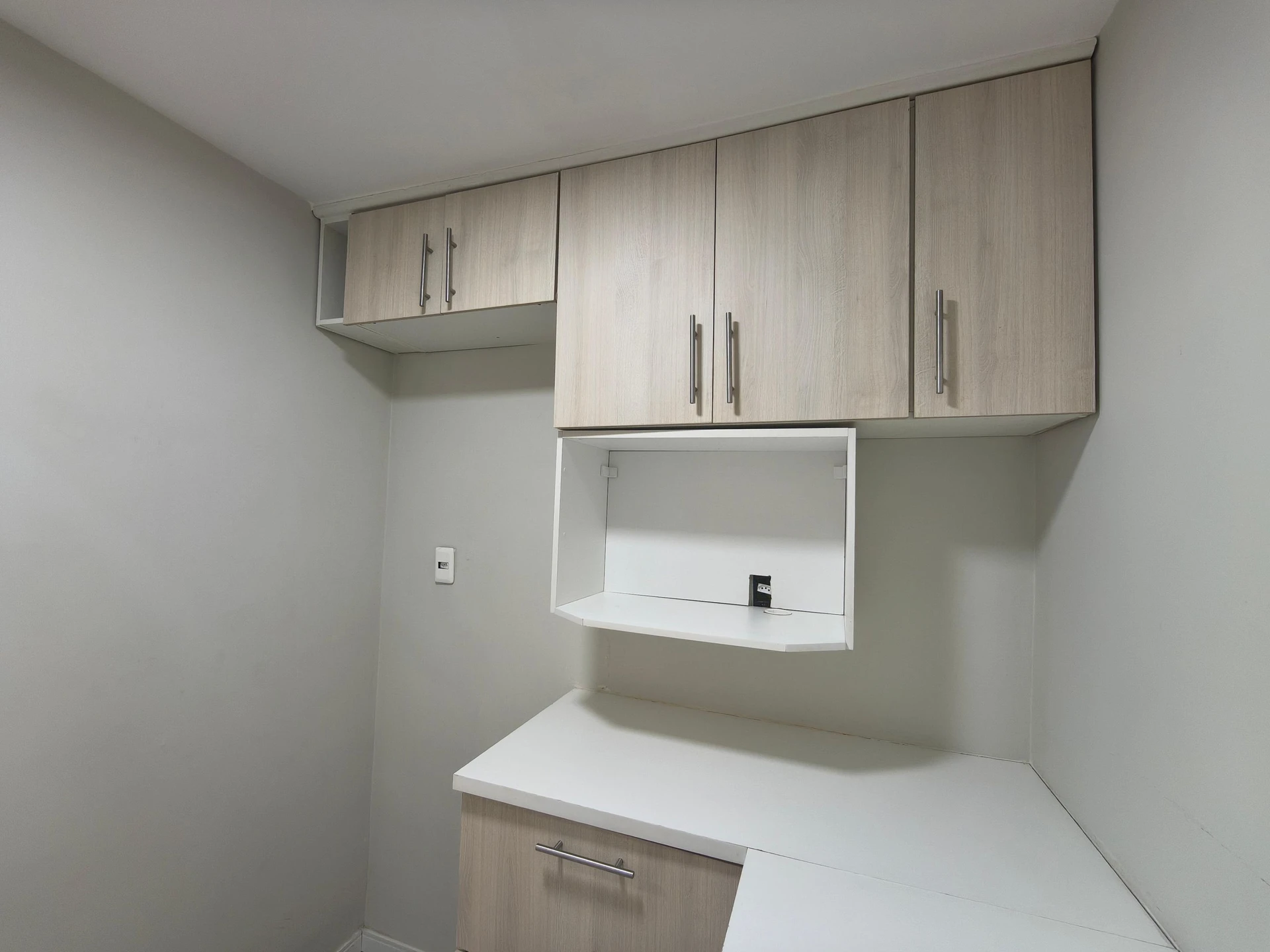 Unfurnished 2-bedroom apartment with a closed kitchen — photo 21