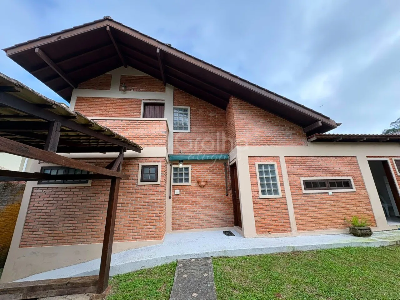 House with 3 en-suite bedrooms 435 m² and private garden — photo 10