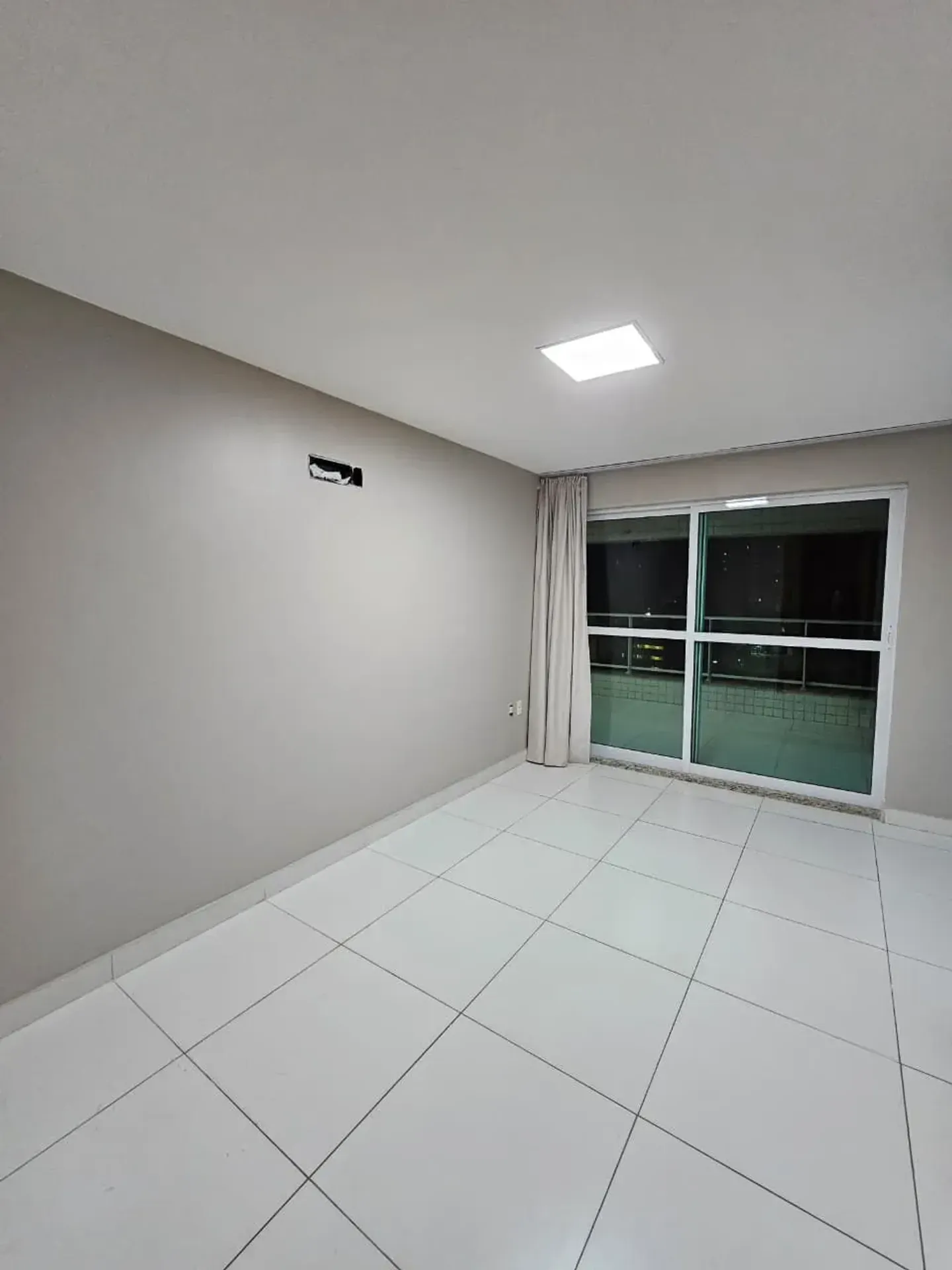 Квартира 185 м² с застеклённым балконом и гардеробной — photo 4