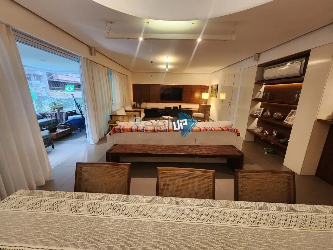 4-bedroom apartment with 227 m² and 3 parking spaces — photo 9