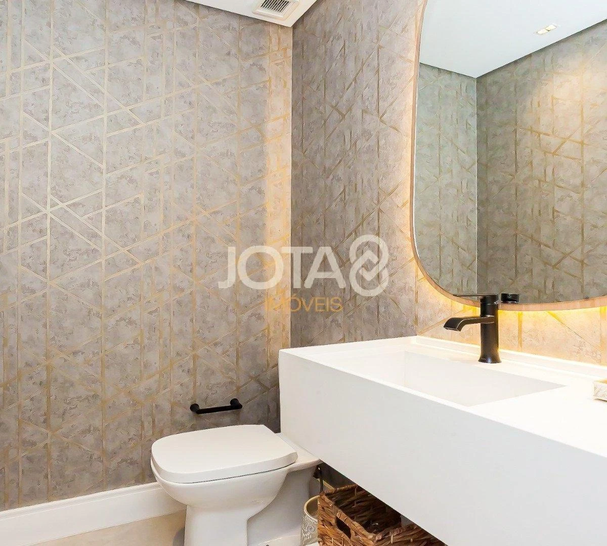 Furnished 3-bedroom apartment with 201 m² — photo 2