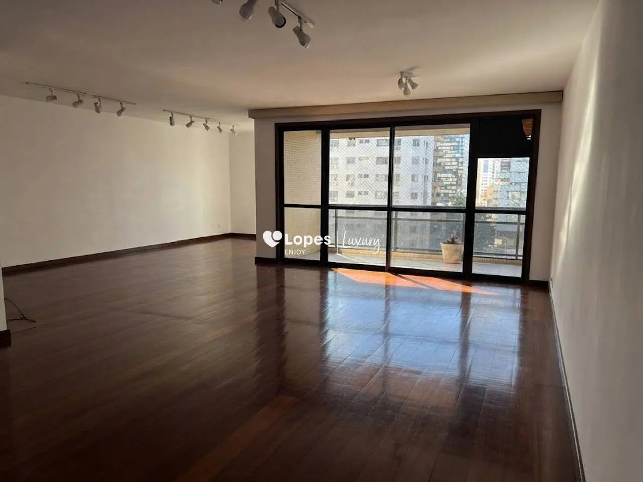 Apartamento de 4 quartos com cozinha fechada a gás — photo 3
