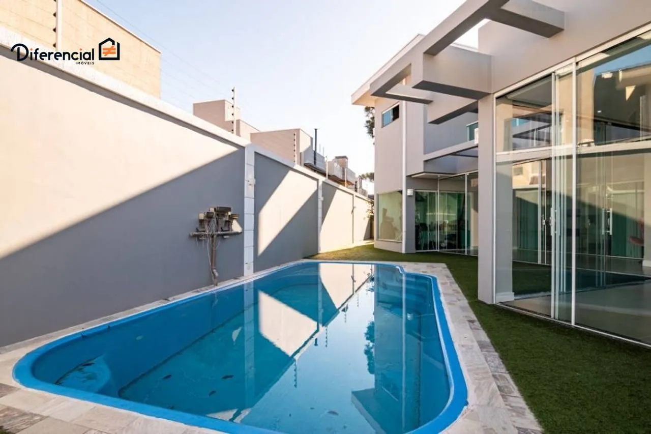 Floor-to-ceiling windows in a 2-bedroom house, 300 m² — photo 29