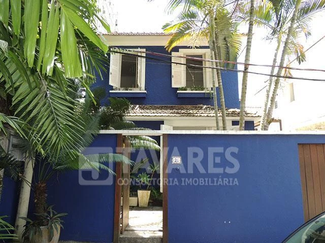 259 m² house with 5 bedrooms and a balcony grill