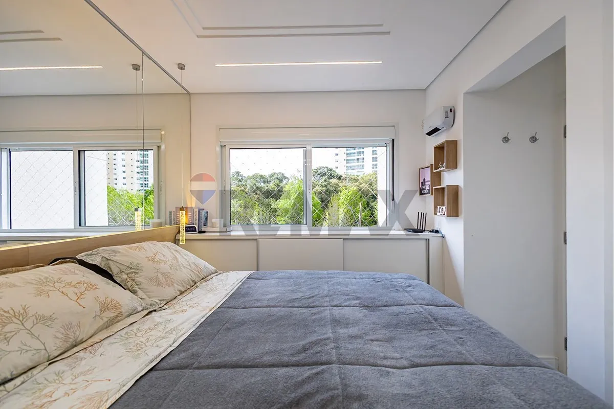 Glass-enclosed balcony in a 2-bedroom apartment, 69 m² — photo 49