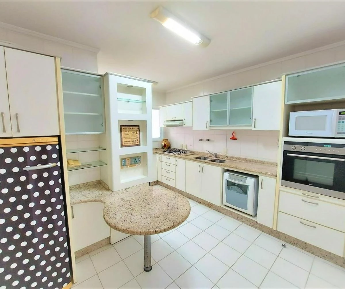 167 m² apartment with a dishwasher and a park view — photo 2