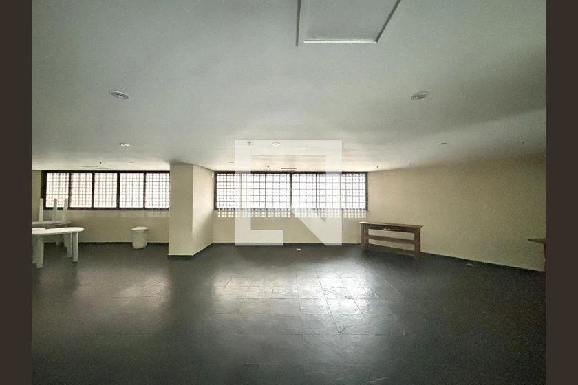 Renovated 2-bedroom apartment with city view, 85 m² — photo 39