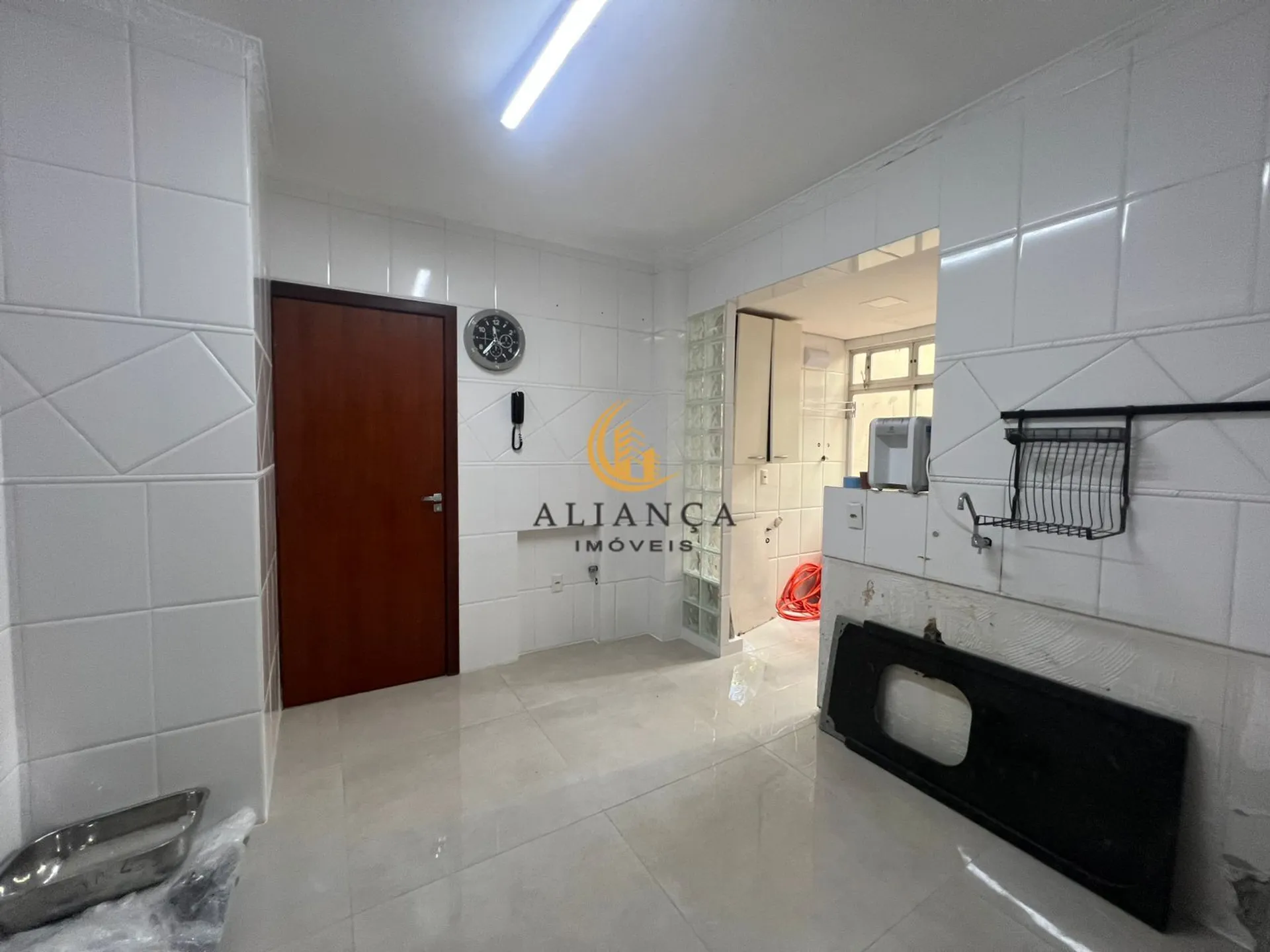 4-bedroom apartment with a working washing machine — photo 2
