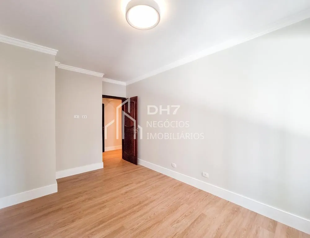 4-bedroom apartment, 2 with their own bathrooms, 199 m² — photo 11