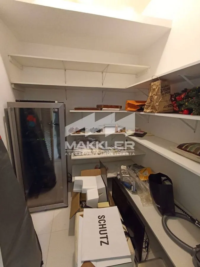 Apartment with 4 bedrooms and 4 bathrooms — photo 37