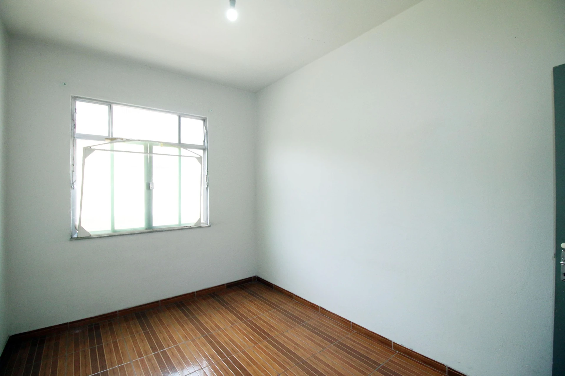 Apartamento de 2 quartos com piso de madeira ou laminado — photo 20