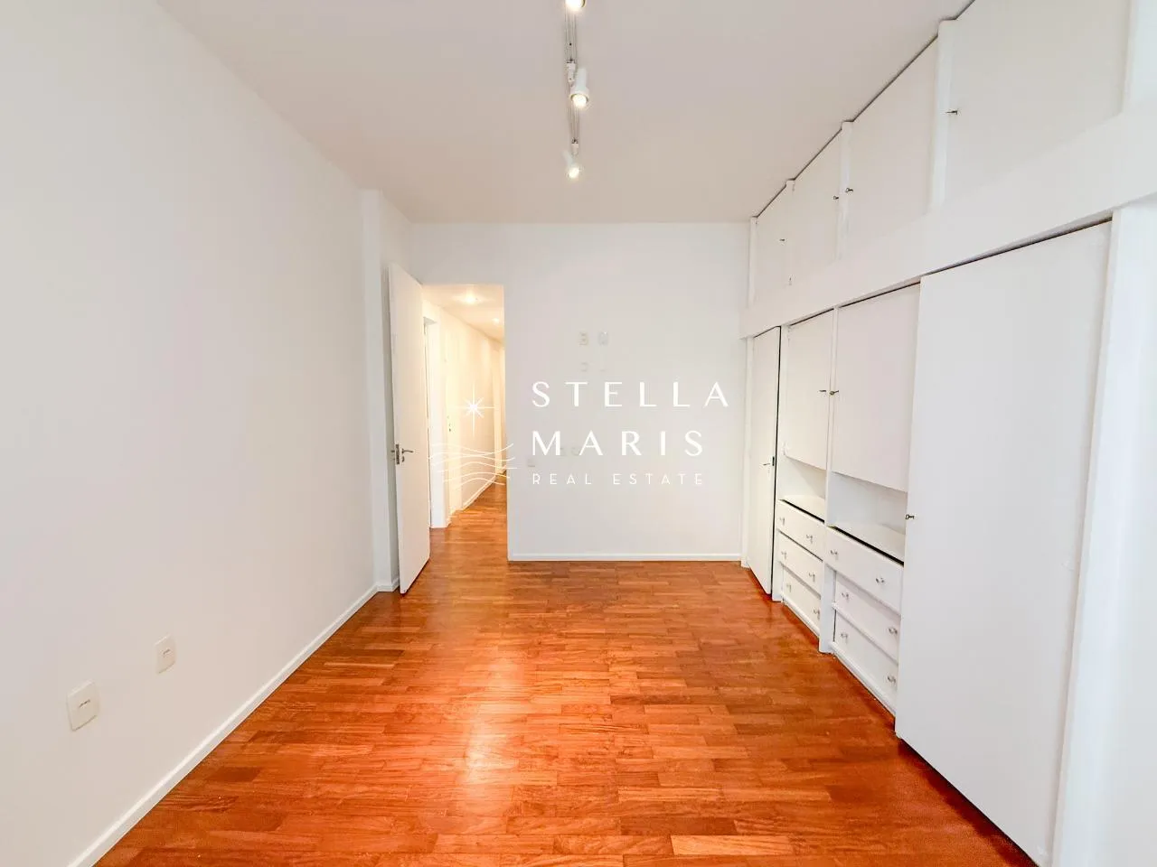 Rental apartment with 3 bedrooms and 3 bathrooms — photo 15