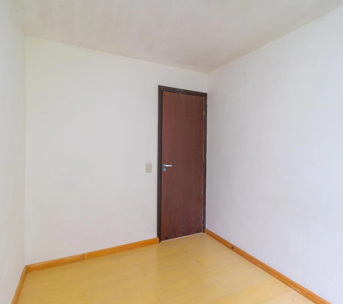 2-bedroom apartment with wood or laminate floors in Curitiba — photo 17