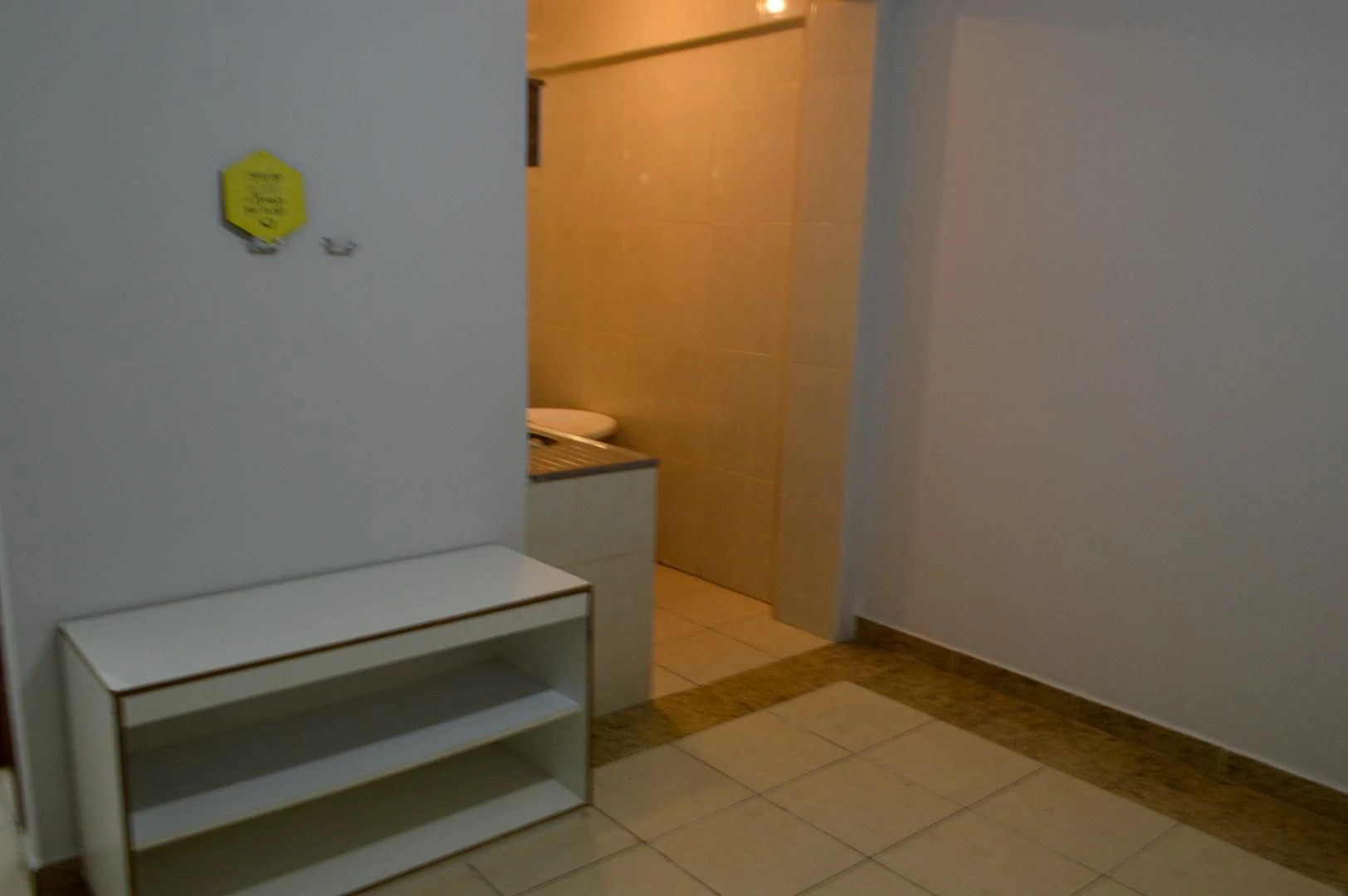 1-bedroom apartment with 1 bathroom and a small kitchenette — photo 5