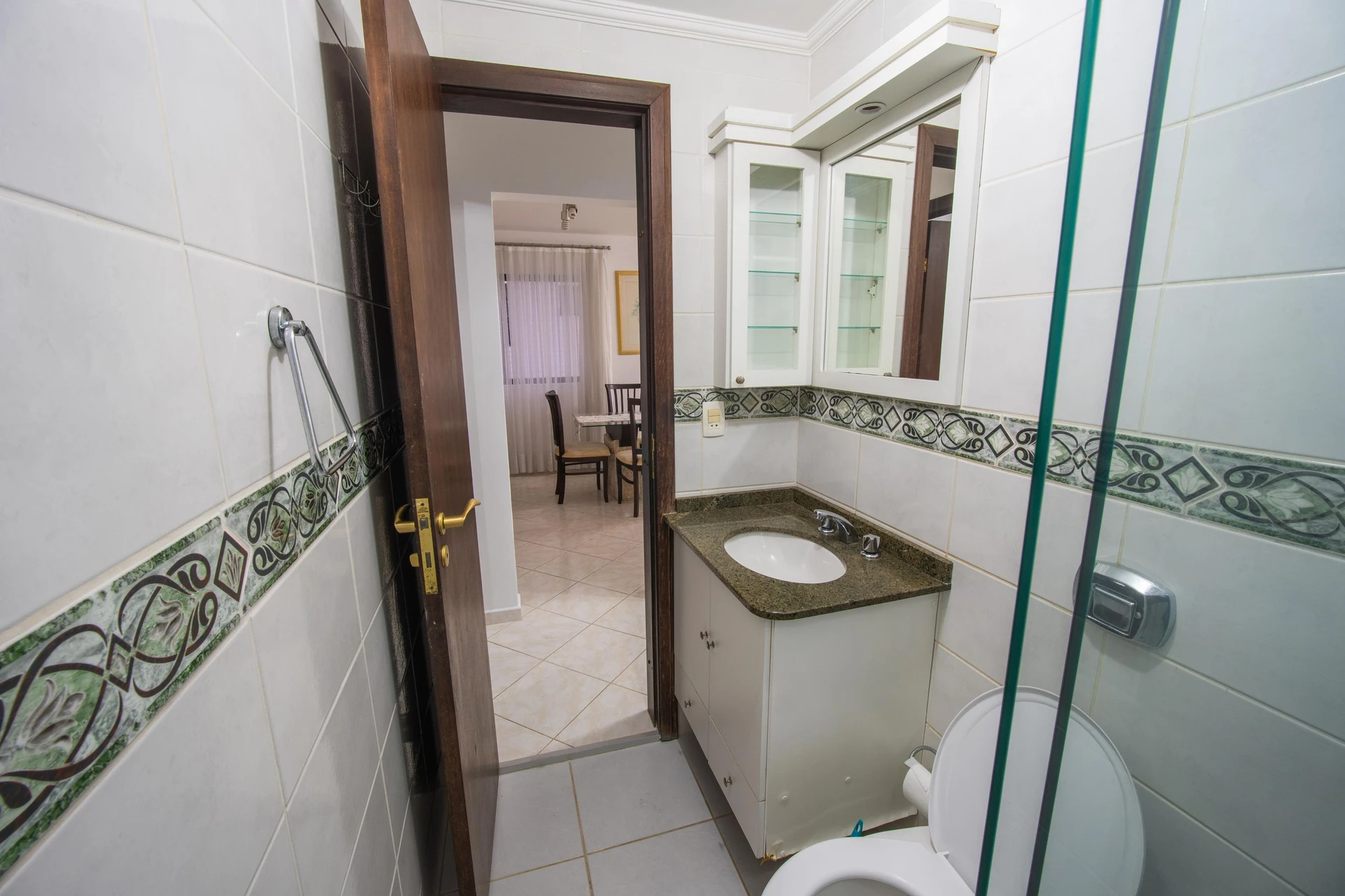 Квартира з 2 спальнями та балконом із грилем — photo 41