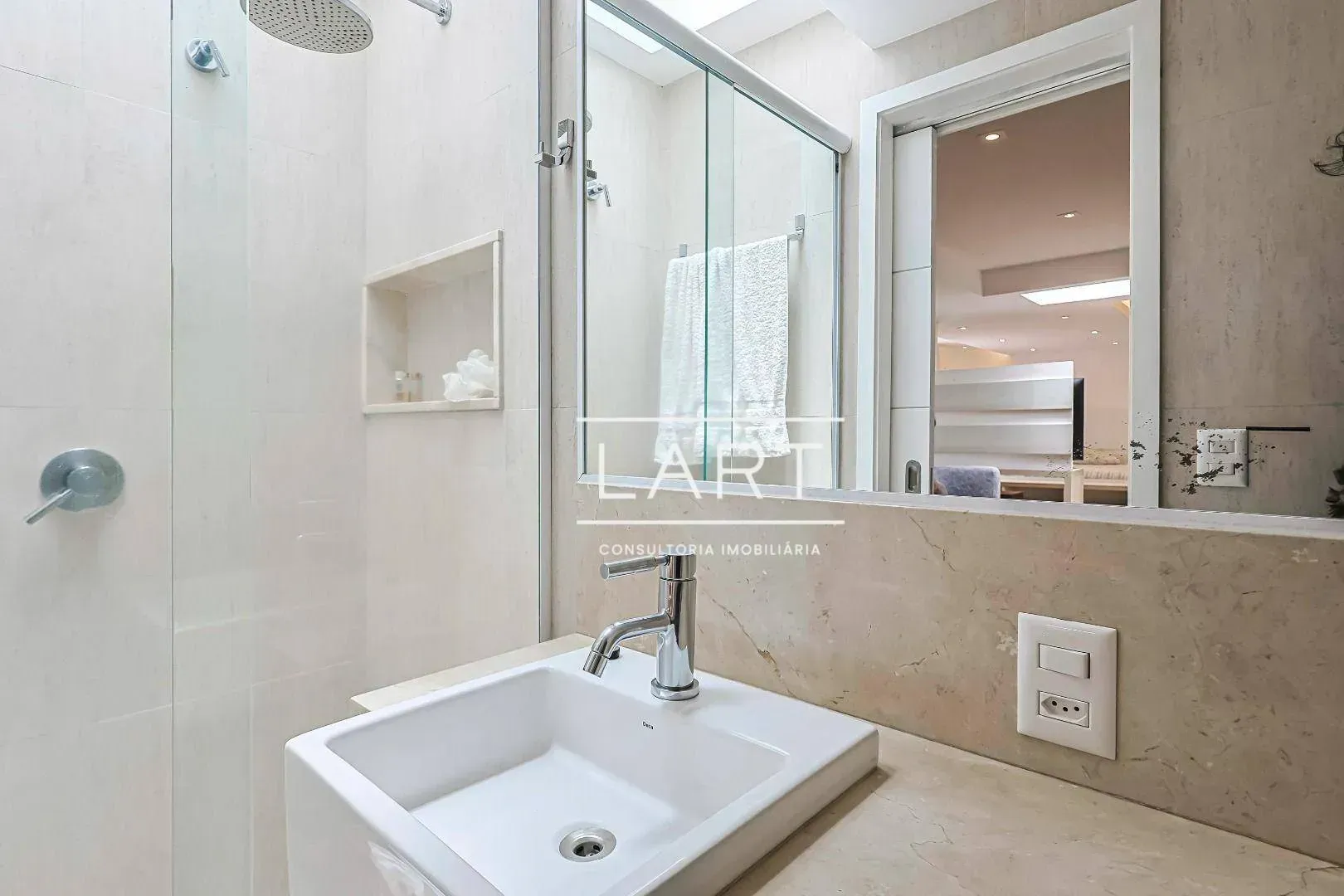 Apartamento com 4 dormitórios e 350 m²; área social ampla — photo 33