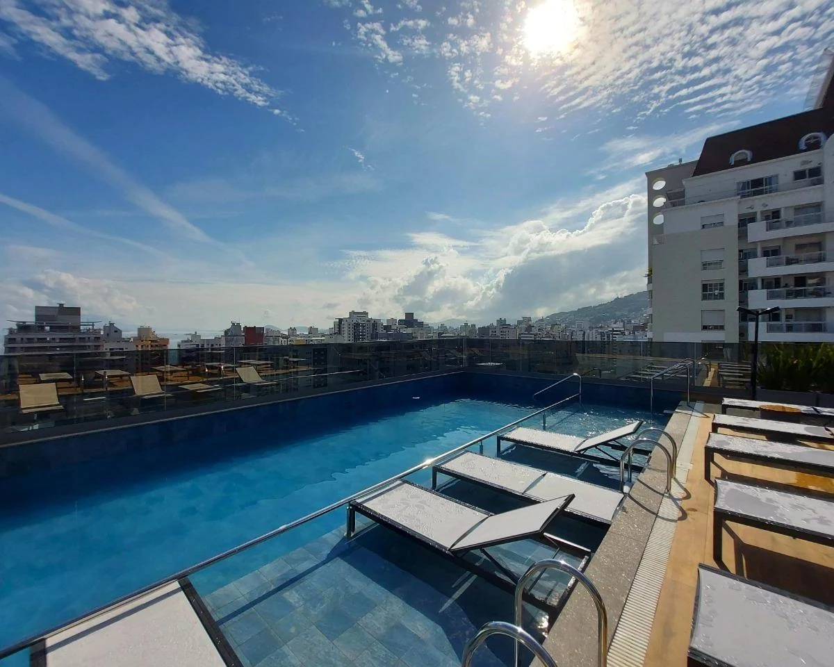 Floor-to-ceiling windows in a 2-bedroom apartment, 64 m² — photo 33