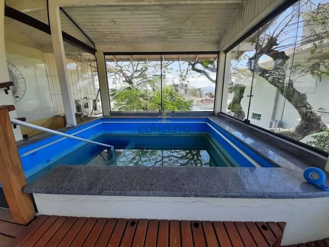 Casa en alquiler con 6 dormitorios y 420 m² — photo 19