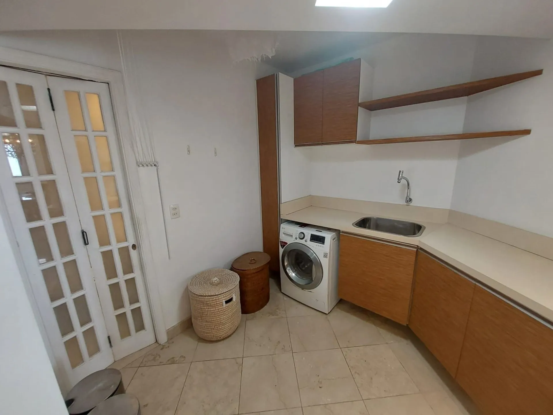 Furnished apartment with 2 bedrooms and glass balcony — photo 22