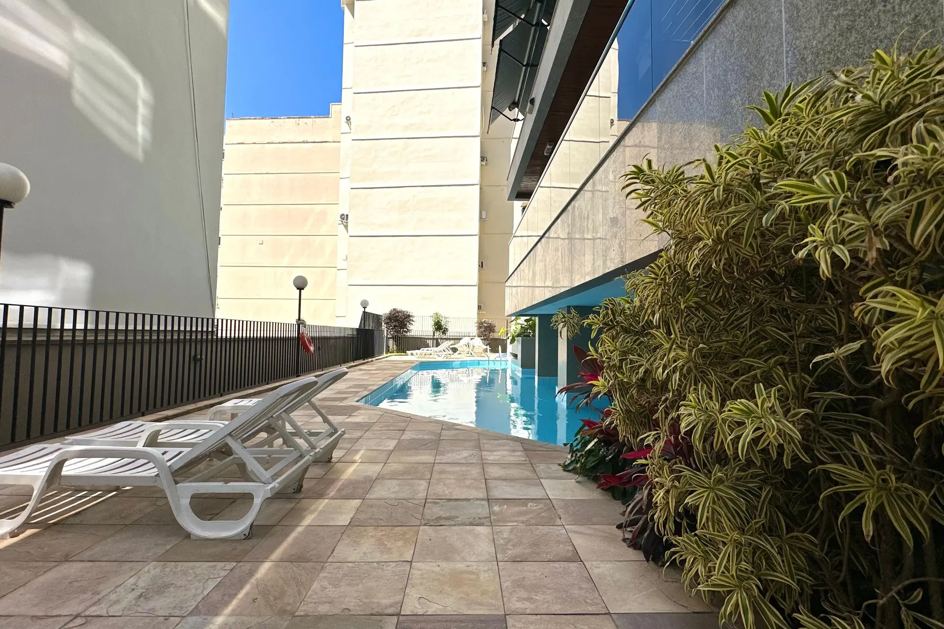 Apartamento mobiliado com 2 suítes e 3 banheiros — photo 48