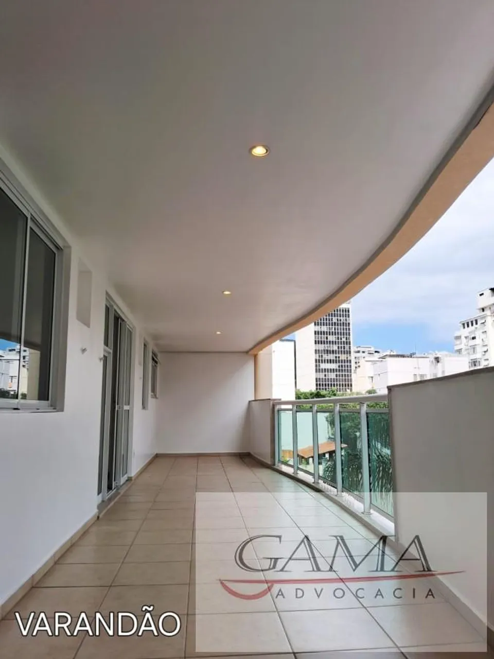 Apartment with 3 bedrooms and an enclosed balcony — photo 17