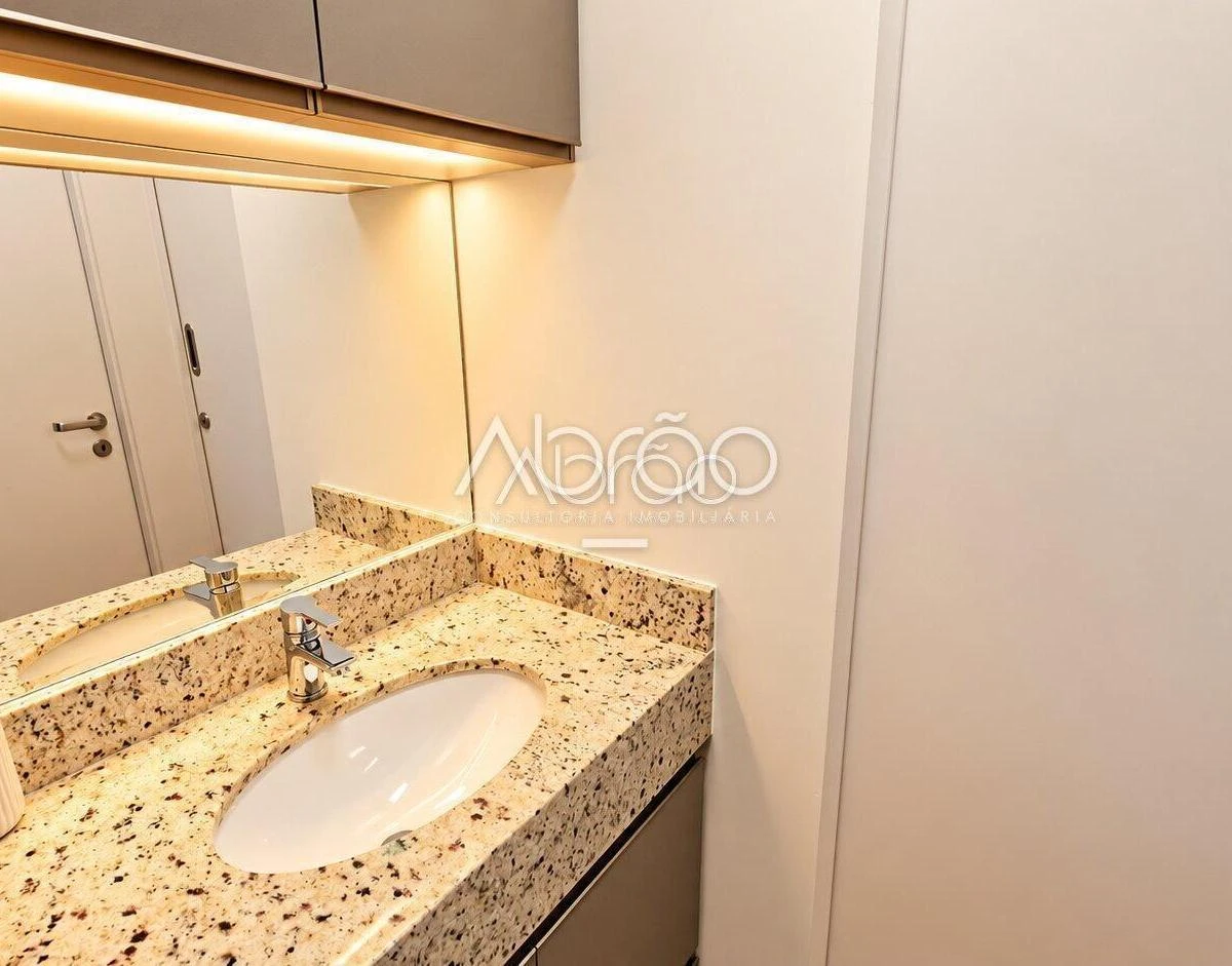 Квартира 24 м² із заскленим балконом та робочим місцем — photo 15