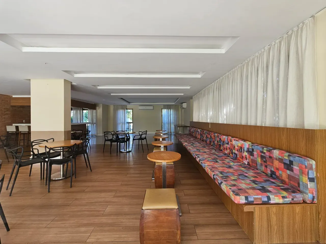 Apartment with separate gas kitchen and 4 bathrooms — photo 48