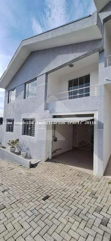 Two-story house with 3 bedrooms, 1 en-suite and parking — photo 4