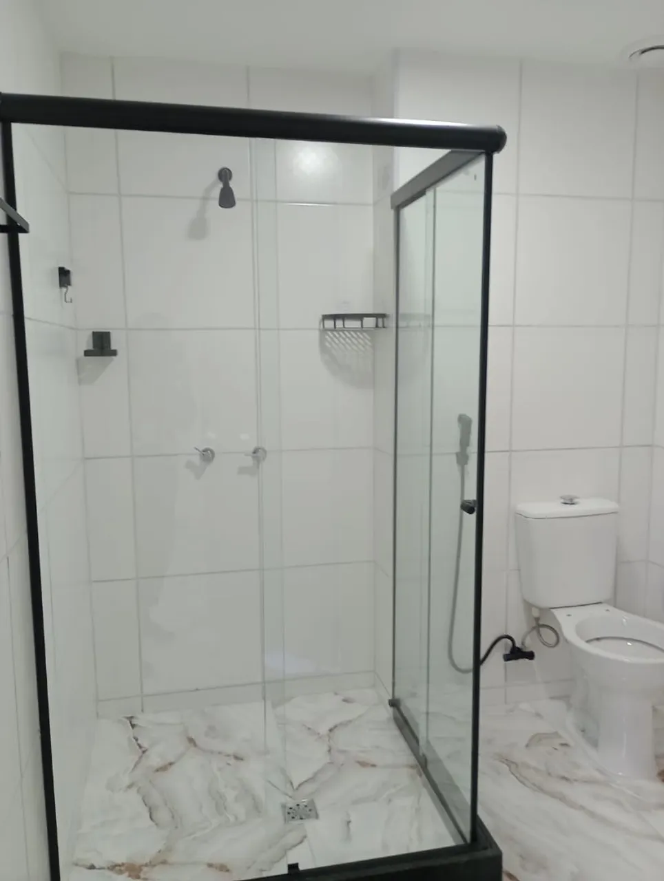One-bedroom apartment in a building with a gym — photo 8