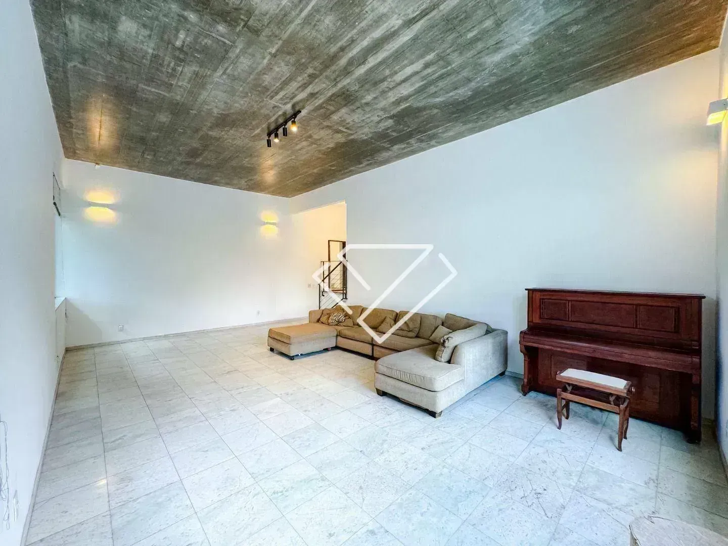 House with 3 bedrooms and 4 bathrooms on 600 m² — photo 45