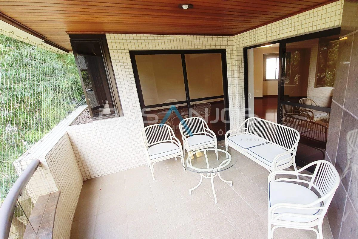 Furnished apartment with 4 bedrooms and 270 m² — photo 3